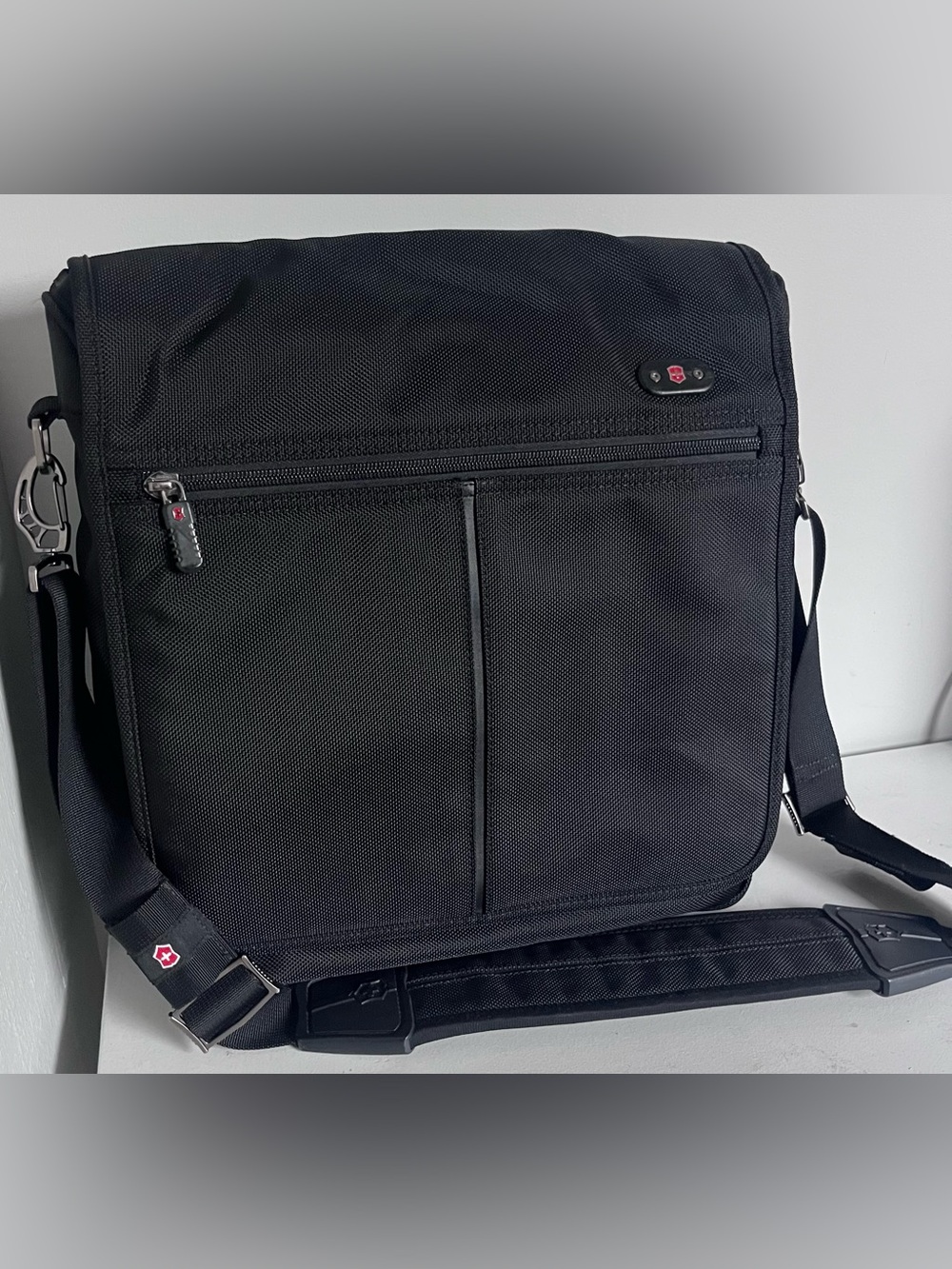 Victorinox by Swiss Army Black Crossbody Messenger Brief Bag Adjustable Strap